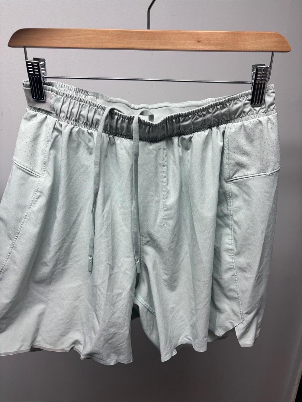 lululemon athletica Men's Mint Green 5 inch running Shorts